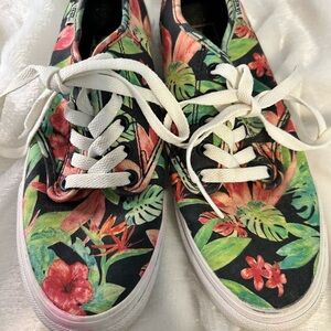 Women’s 7.5 Vans Black and Green‎ Tropical Print Sneakers. Preowned condition.